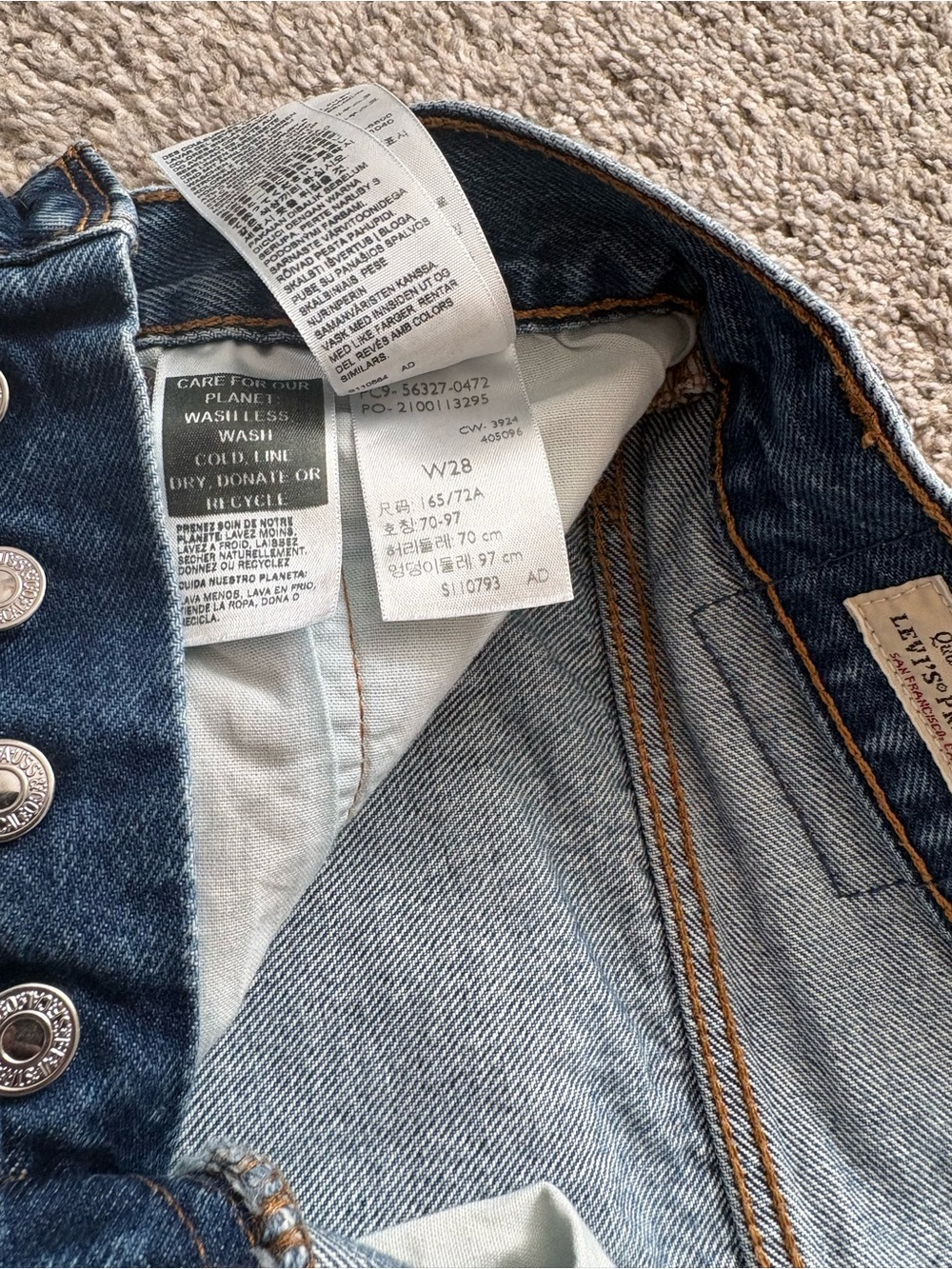 Levi’s 501 Shorts - Picture 5 of 5